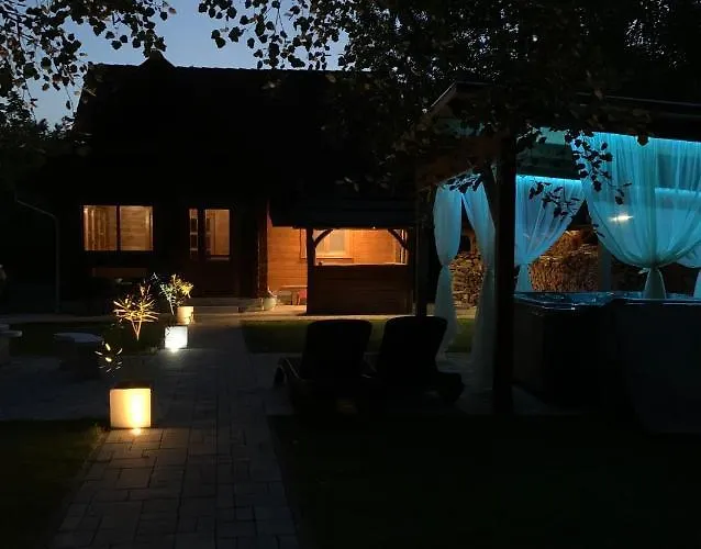 Körösparti Wellness Faház Ferienhaus